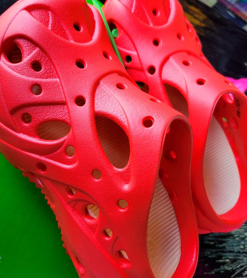 Crocs and sandals (adults and children)  -100 pairs.
