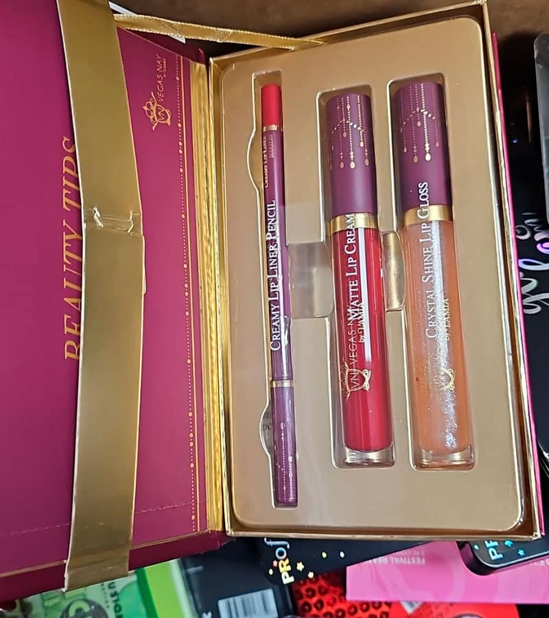 ProFusion Cosmetics sets boxes -200 units