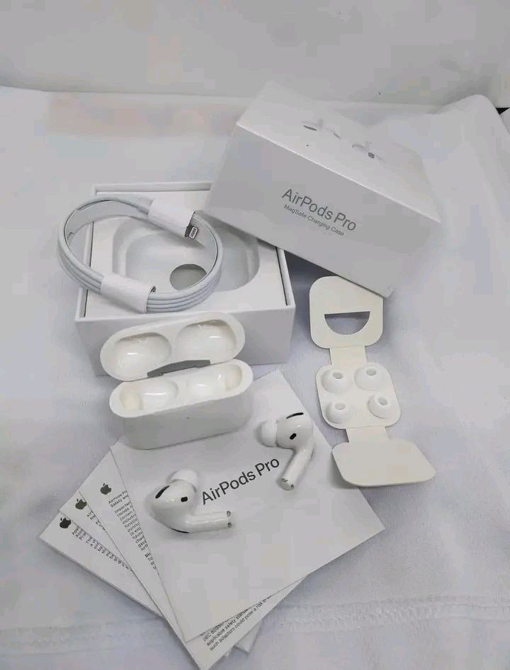 Original Apple AirPods Pro – Bulk Pallet 150 pieces