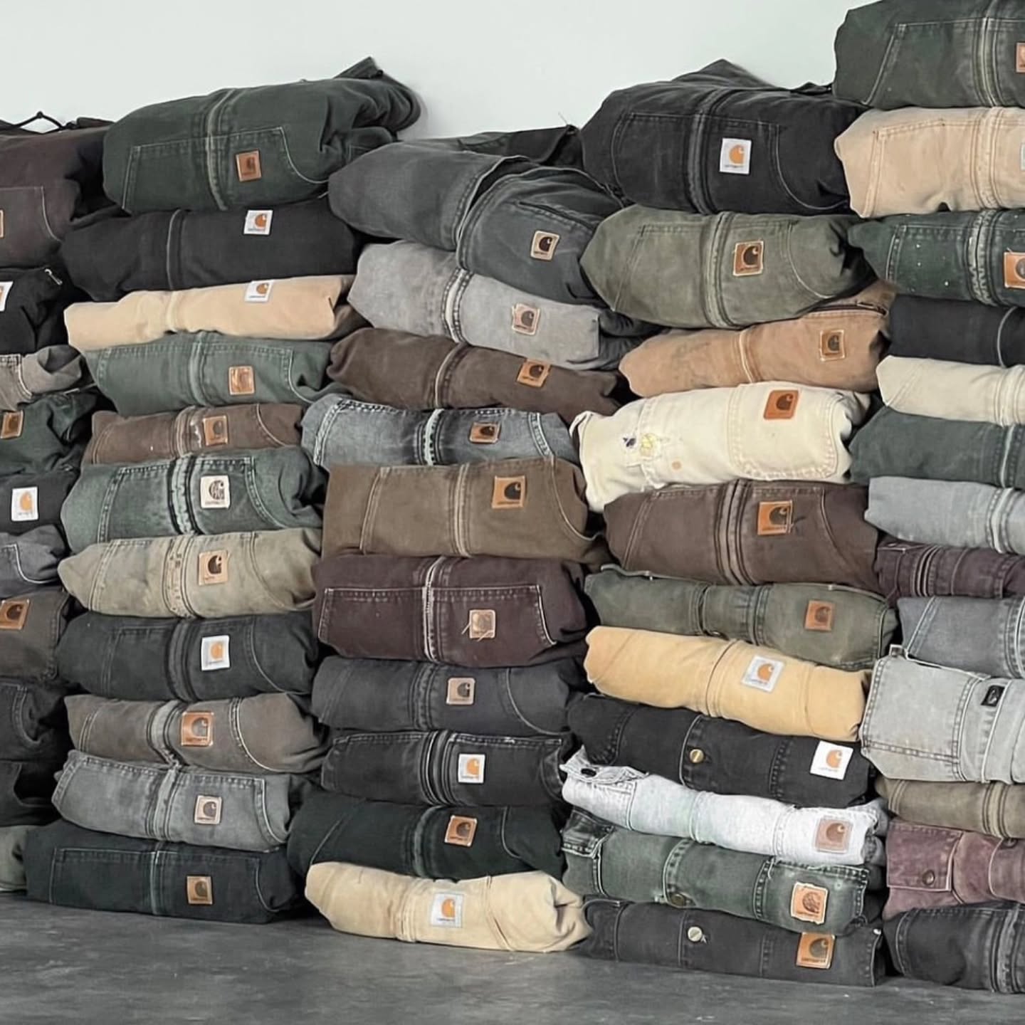 Carhartt clothing pallets-400 pieces