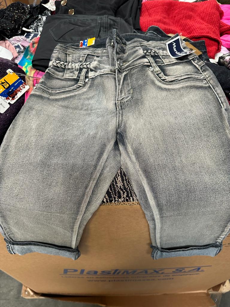 Mixed Apparel Gaylords - Off-Price Branded Clothing Loads